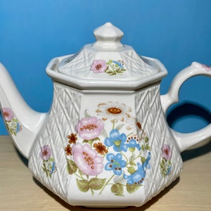 Vintage Sadler teapot with quilted body, decorated with pink and blue flowers. Made in England