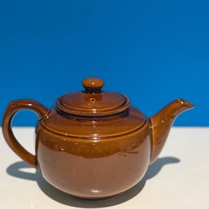 Vintage Brown Betty teapot, Volume 5 cups