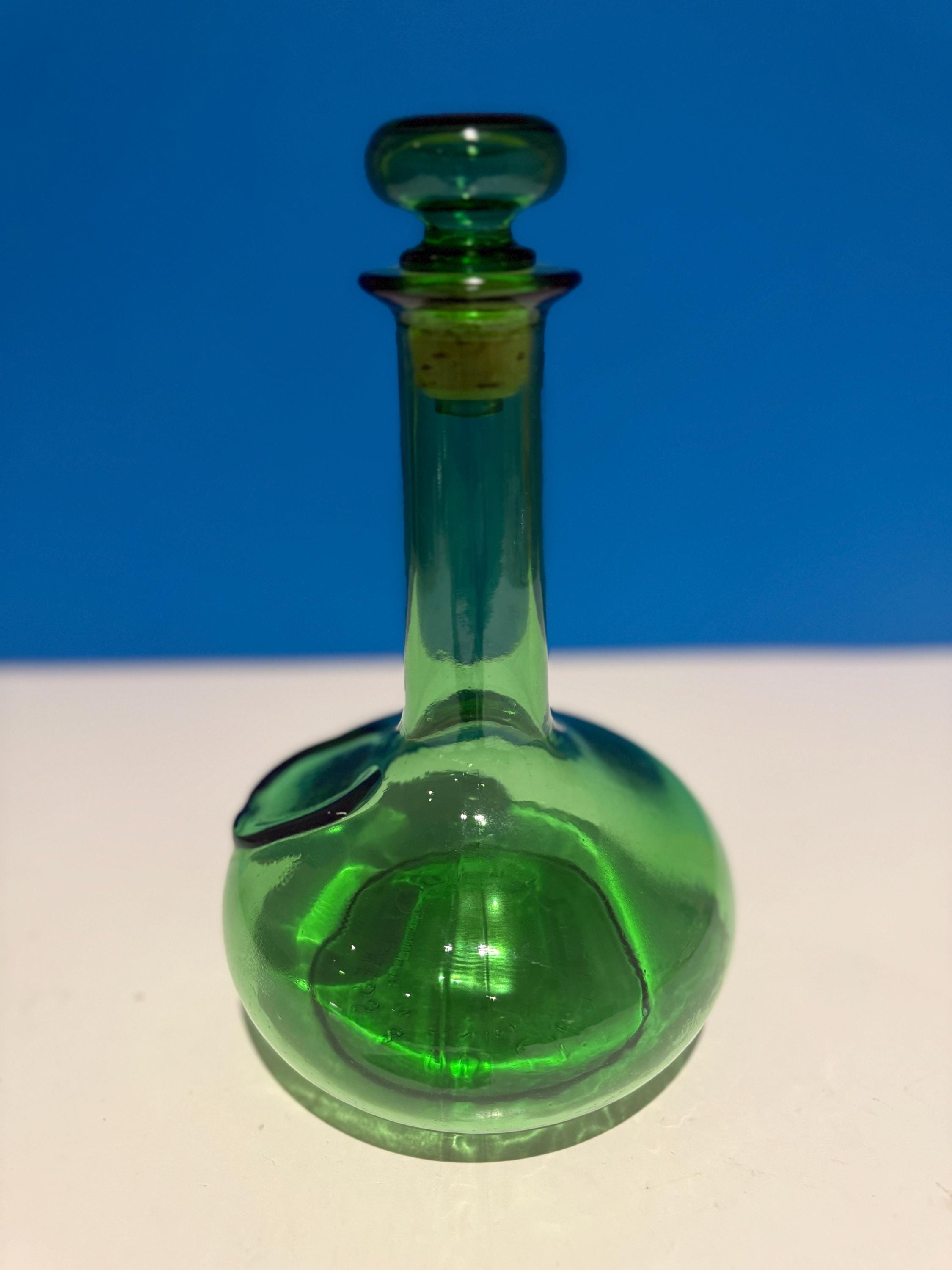 緑色ガラスの装飾ボトル Green glass decanter - Etsy 日本