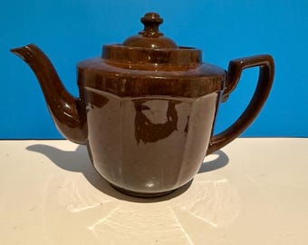 Vintage Brown Betty teapot 5 cup volume. Made in England