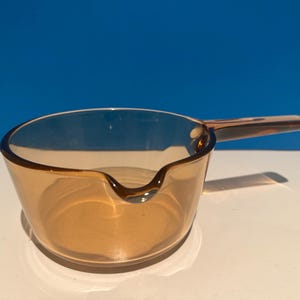 Vintage Vision Corning Amber glass pot. 1 L . Made in USA