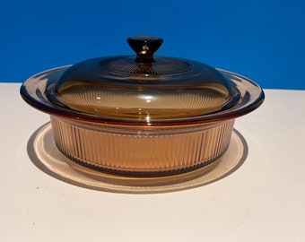 Vintage Vision Corning V31-B round casserole with a lid.  Made in USA