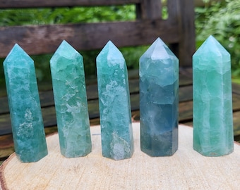 Fluorite tower green obelisk gemstone hand flatterer tip yoga chakra reiki