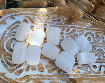 Selenite tumbled stone hand flatterer