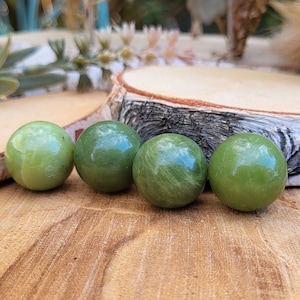 Jade ball green jade gemstone hand flatterer sphere