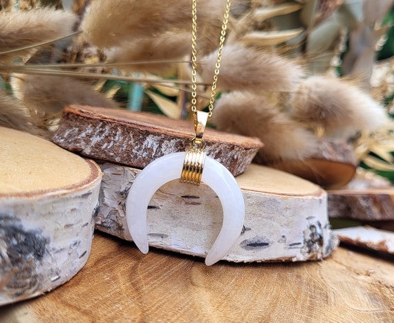 Collier demi-lune cristal de roche acier inoxydable plaqué or