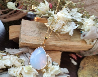 Moonstone Drop Necklace Gold