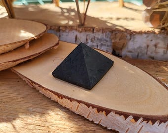 Shungite Pyramid Gemstone Shungite Palm Stone Meditation Yoga Reiki Chakra
