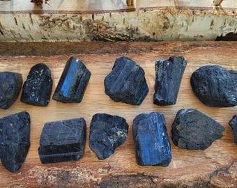 Tourmaline raw stone Schörl black crystal gemstone hand flatterer