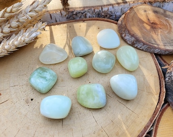 Serpentine Jade New Jade Gemstone Tumbled Stone Hand Flatterer