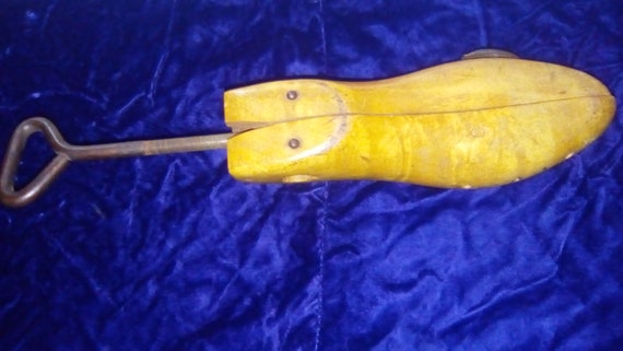 cobbler shoe stretcher