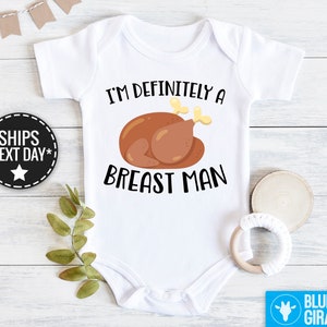 C'est définitivement un sein pour homme, ces grenouillères mignonnes pour bébé, ce body dinde, cette première tenue de Thanksgiving, cette première grenouillère pour Thanksgiving image 2
