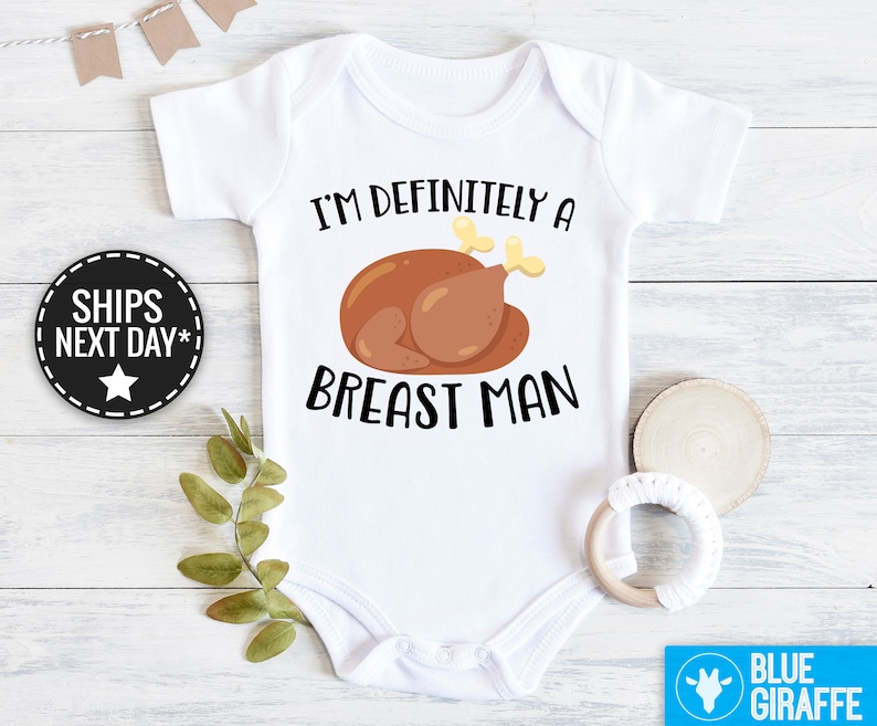 C'est définitivement un sein pour homme, ces grenouillères mignonnes pour bébé, ce body dinde, cette première tenue de Thanksgiving, cette première grenouillère pour Thanksgiving image 2