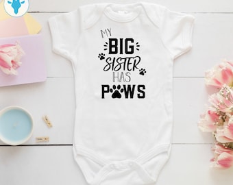 「My Big Sister Has Paws」ボディスーツ、面白い出産祝いボディスーツ、ベビーシャワーギフト、男の子用ベビー服、女の子用ベビー服