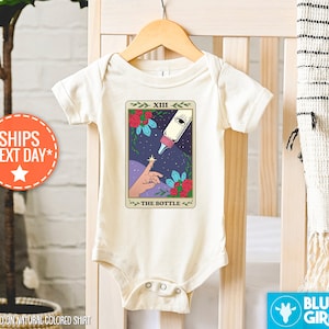 Die Flasche Tarot Karte Onesie®, Baby Tarot Karte Bodysuit, Stillen Tarot Onesie®, Baby Flasche Tarot Bodysuit