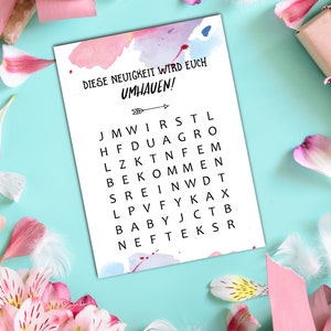 K&ouml;nnte beinhalten: Eine wei&szlig;e Karte mit einem rosa-blauen Aquarellhintergrund. Die Karte tr&auml;gt den Text "DIESE NEUIGKEIT WIRD EUCH UMHAUEN!" und ein Wortsuchr&auml;tsel mit den W&ouml;rtern "JMWIRSTL", "HFDUAGRO", "LZKTNFEM", "BEKOMMEN", "SREINWDT", "LPVFYKAX", "BABYJCTB", "NEFTEKSR".