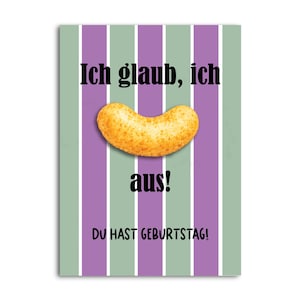 Könnte beinhalten: Eine Grußkarte mit grün-violett gestreiftem Hintergrund. Die Karte zeigt einen goldbraunen, erdnussförmigen Snack und den deutschen Text "Ich glaub, ich aus!" und "DU HAST GEBURTSTAG!"