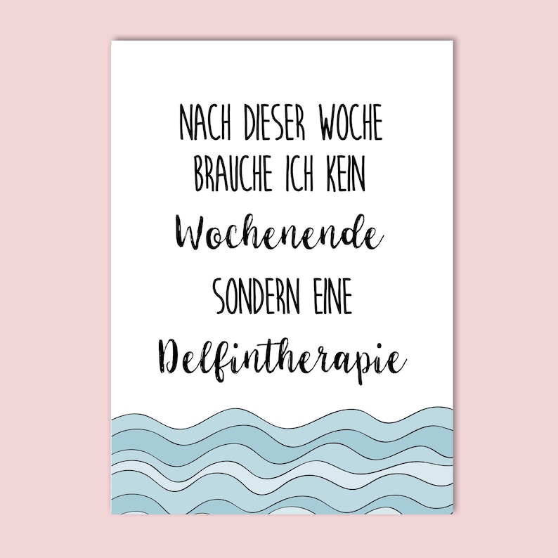 Może przedstawiać: Biała kartka z czarnym tekstem, kt&oacute;ry brzmi: "Nach dieser Woche brauche ich kein Wochenende sondern eine Delfintherapie." Kartka ma na dole falisty wz&oacute;r w kolorze niebieskim i białym.