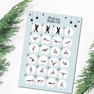K&ouml;nnte beinhalten: Ein blauer und wei&szlig;er druckbarer Fitness-Adventskalender mit 24 illustrierten &Uuml;bungen. Der Kalender hat oben den Text "Mach mit BLEIB FIT!"