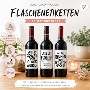 Könnte beinhalten: Drei Weinflaschen mit weißen rechteckigen Etiketten und schwarzer Schrift. Die Etiketten zeigen: ABER SOWAS VON GLÜCK WUNSCH, LASS UNS ESKALIEREN! HAPPY BIRTHDAY und WEIL BLUMEN NICHT BETRUNKEN MACHEN. Die Flaschen haben dunkelrote Schraubverschlüsse.