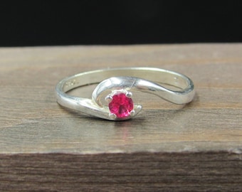 Size 6.5 Sterling Silver Small Red Ruby Simple Band Ring