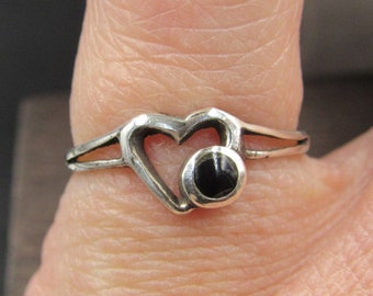 Size 6 Sterling Silver Black Inlay Heart Band Ring Vintage