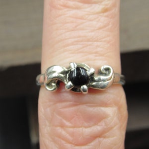 Size 5 Sterling Silver Fancy Style Black Onyx Stone Band Ring