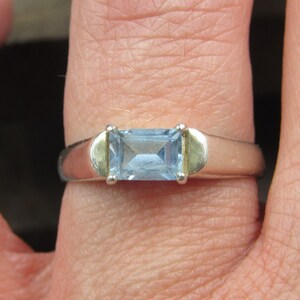 Size 8 Sterling Silver Cloudy Rectangle Blue Topaz Band Ring