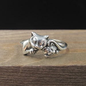 Size 6.75 Sterling Silver Adorable Kitty Cat Band Ring Bohemian Everyday Minimalist Statement Stylish Elegant Cute Special
