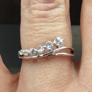 Size 6.5 10K White Gold Clear Topaz Journey Gem Band Ring Vintage Estate Wedding Engagement Anniversary Gift Idea Beautiful Elegant Unique