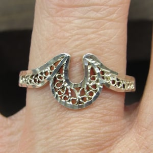 Size 8.25 Sterling Silver Filigree Horseshoe Shape Band Ring