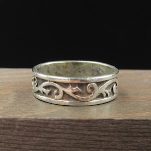 Size 8.5 Sterling Silver Cool Vine Pattern Band Ring Vintage Statement Engagement Wedding Promise Anniversary Bridal