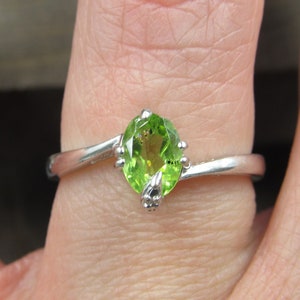 Size 7 Sterling Silver Brilliant Green Peridot Band Ring