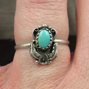 Size 6.25 Sterling Silver Small Tarnished Turquoise Stone Band Ring