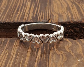Size 7 925 Sterling Silver Alternating Hearts Ring