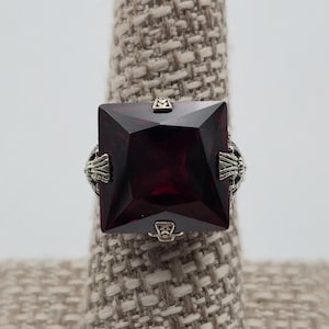 Size 7.75 Sterling Silver Large Red Square Cubic Zirconia Ring A4052