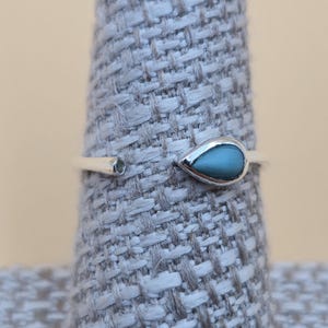 Size 7.5 Sterling Silver Blue Stone And Small CZ Band Ring A4445