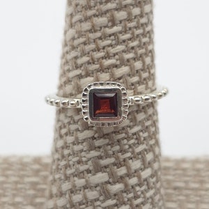 Size 7 Sterling Silver Square Red Garnet Gem Ring A1719