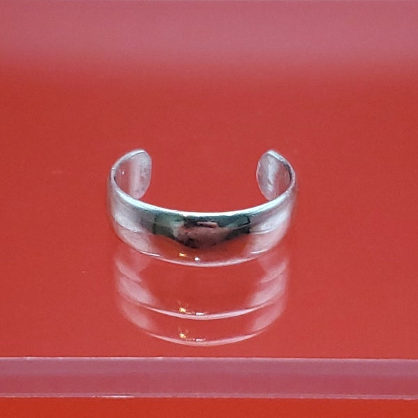 Size 1.5 925 Sterling Silver Simple Petite Toe Ring