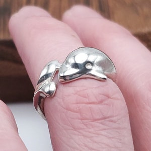 Size 6 925 Sterling Silver Beautiful Dolphin Ring