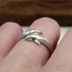 Size 7.5 Sterling Silver Double Dolphin Ring A572