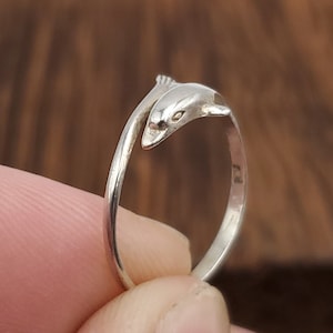 Size 5 925 Sterling Silver Delicate Dolphin Ring