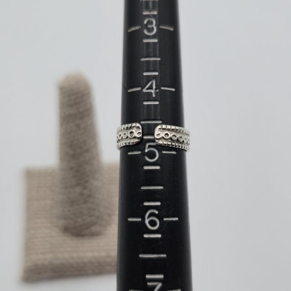 Size 4.75 Sterling Silver Rustic Pattern Open Ban… - image 5