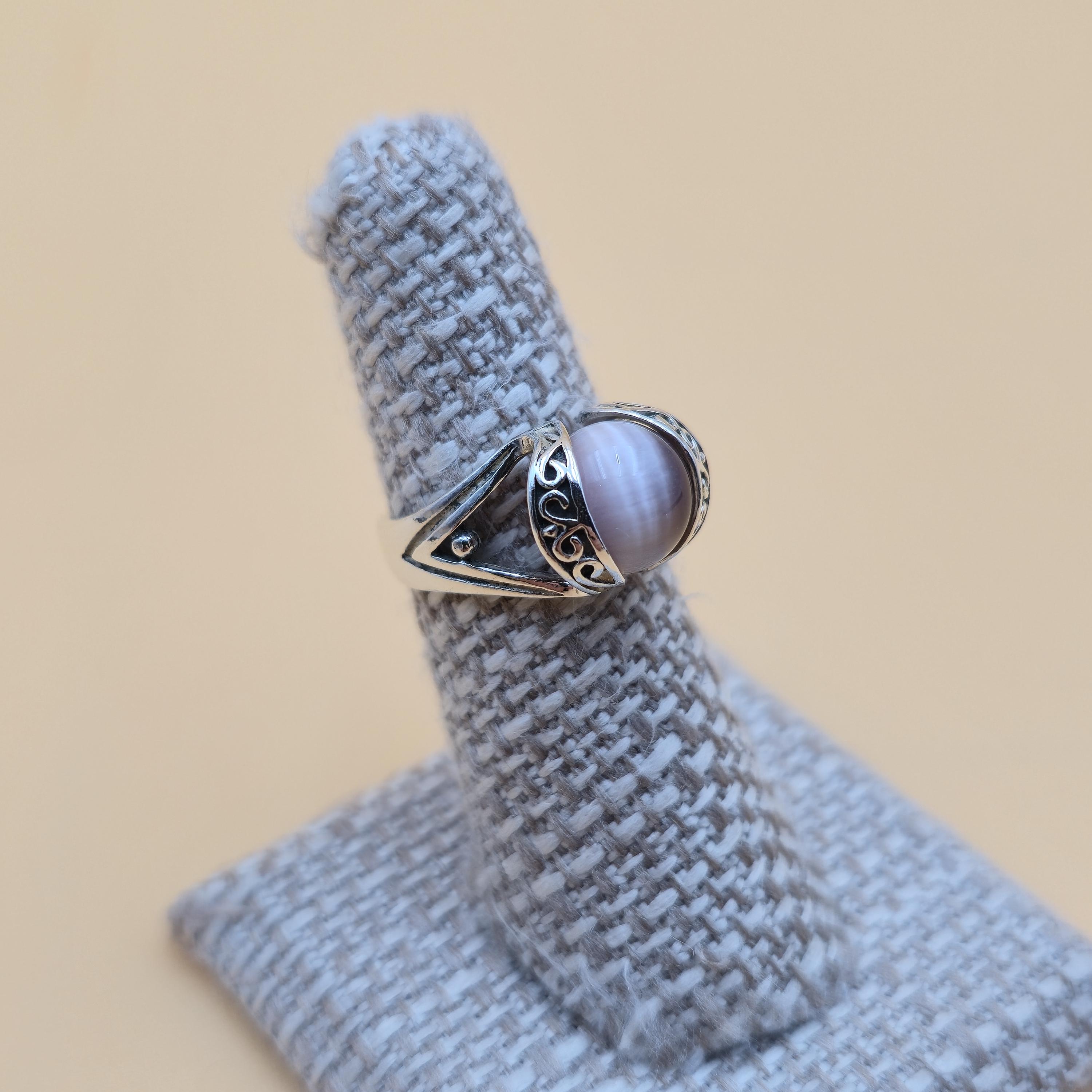 Size 5.75 Sterling Silver Purple Cat's Eye Stone Band Ring A4942