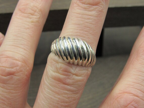 Size 8 Sterling Silver Pattern Dome Band Ring - image 2