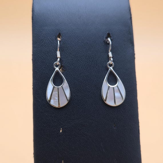 Sterling Silver Cute White Shell Dangle Earrings … - image 1