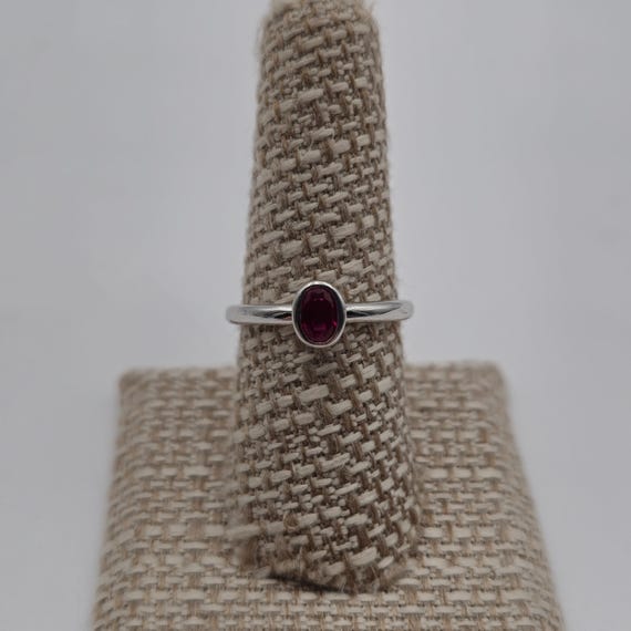 Size 8 Sterling Silver Oval Red Ruby Gemstone Rin… - image 1