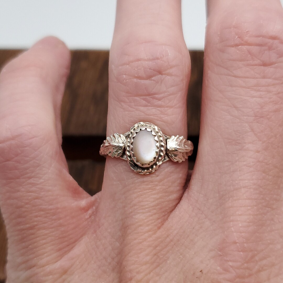 Size 6.5 925 Sterling Silver Cute Leaf Accent Light Shell Ring - Etsy
