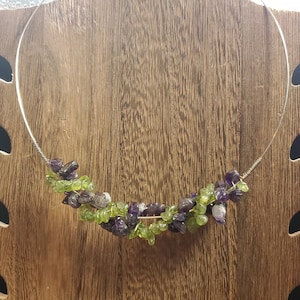 5 1/2 Inches Across Sterling Silver Twisting Peridot And Amethyst Stone Necklace