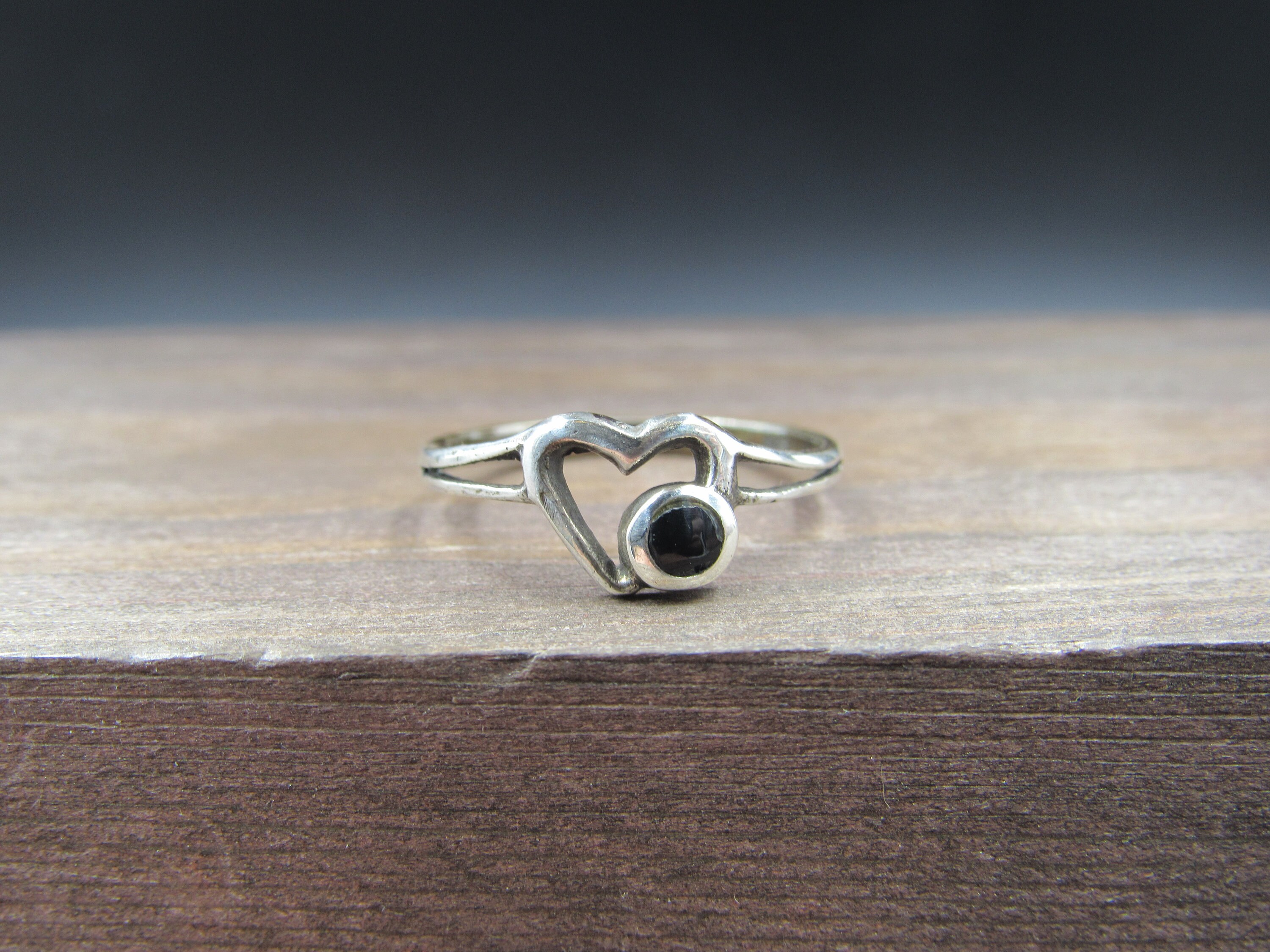 Size 6 Sterling Silver Black Inlay Heart Band Ring Vintage
